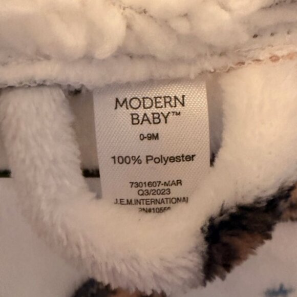 Modern Baby Football Hooded Bath Robe - Picture 5 of 5